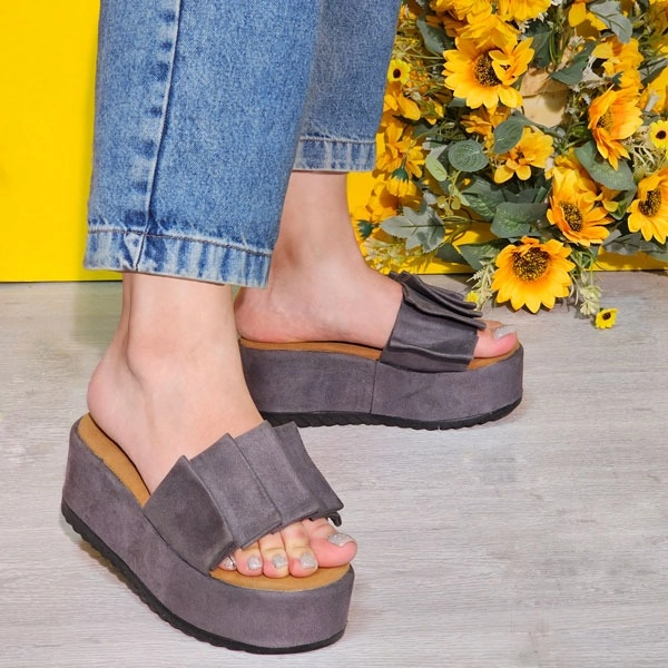 دمپایی لژ بلند ژیژیس